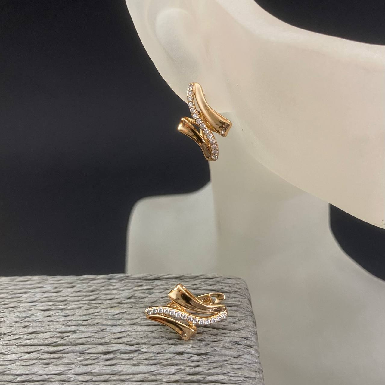 Sparkling Wave Gold-Plated Earrings